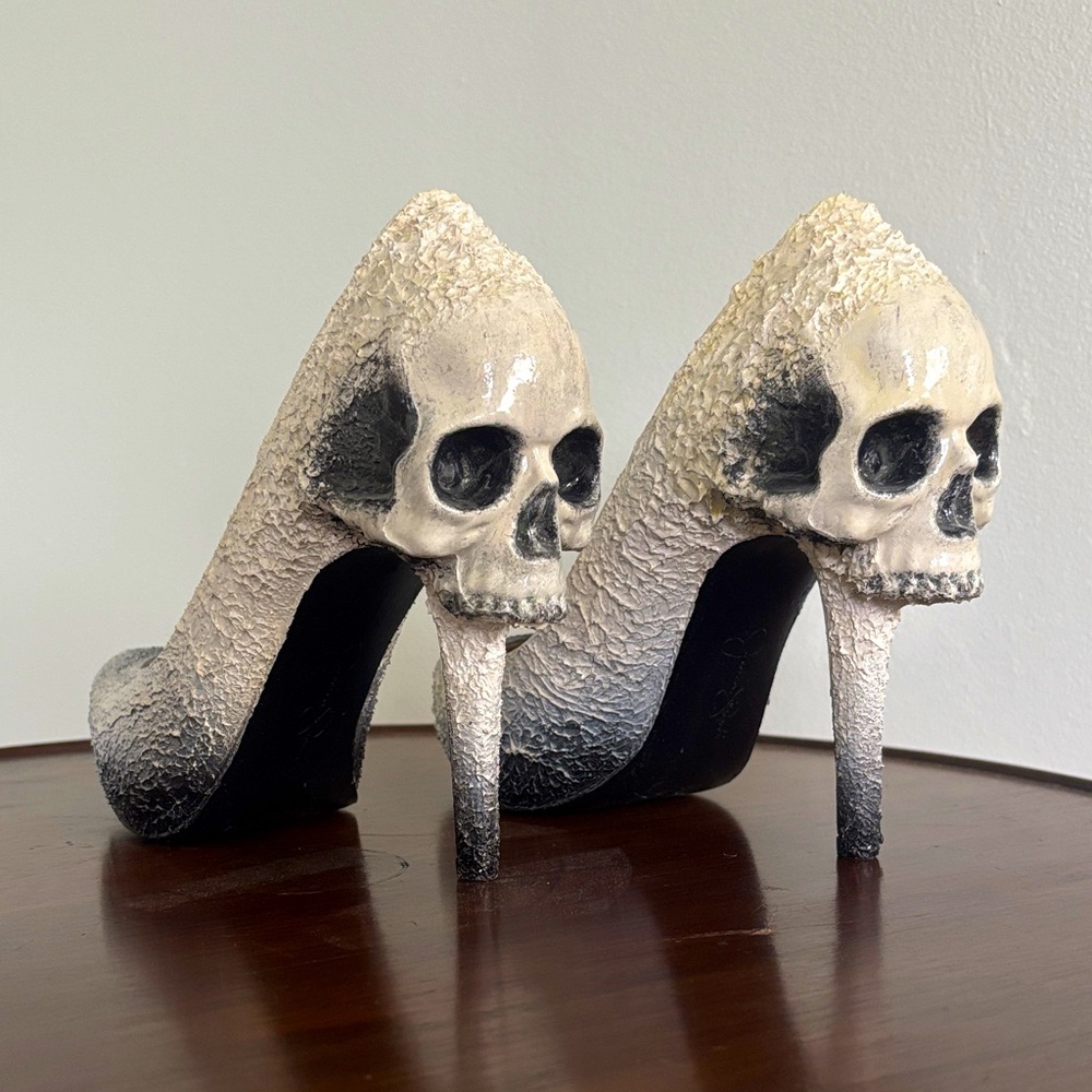 Skull Design High Heels - Cream and Black